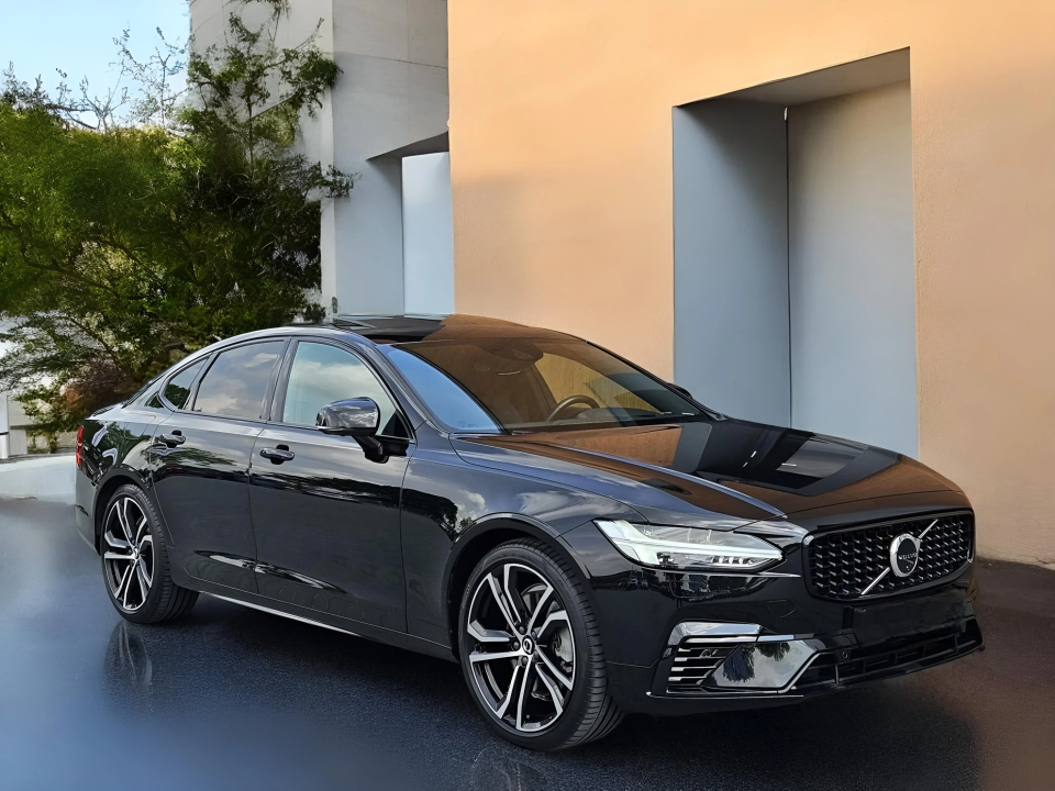 Volvo S90 T8 Recharge AWD R-Design (1)