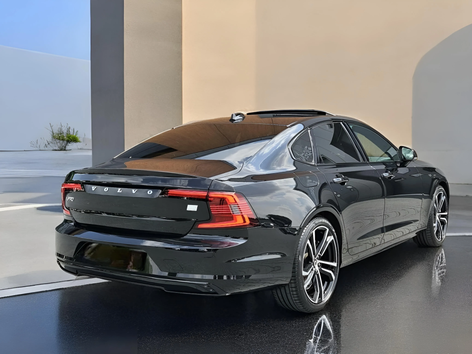 Volvo S90 T8 Recharge AWD R-Design (3)