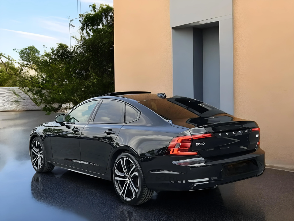 Volvo S90 T8 Recharge AWD R-Design (4)