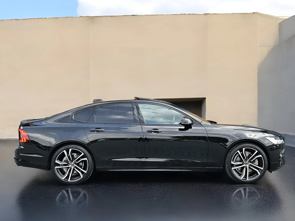 Volvo S90 T8 Recharge AWD R-Design (2)