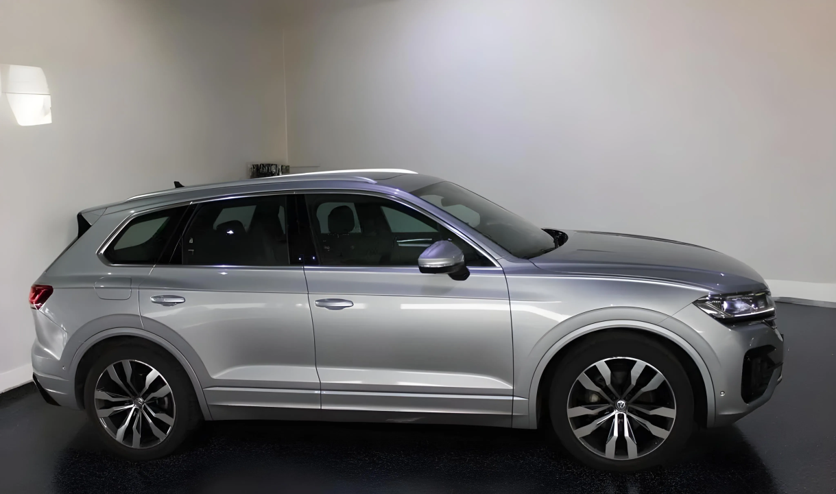 Volkswagen Touareg 3.0 TDI 4MOTION R-Line (2)