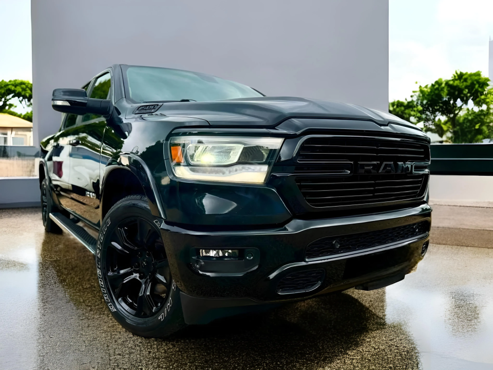 Dodge RAM 1500 Laramie 5.7 Crew Cab 4x4