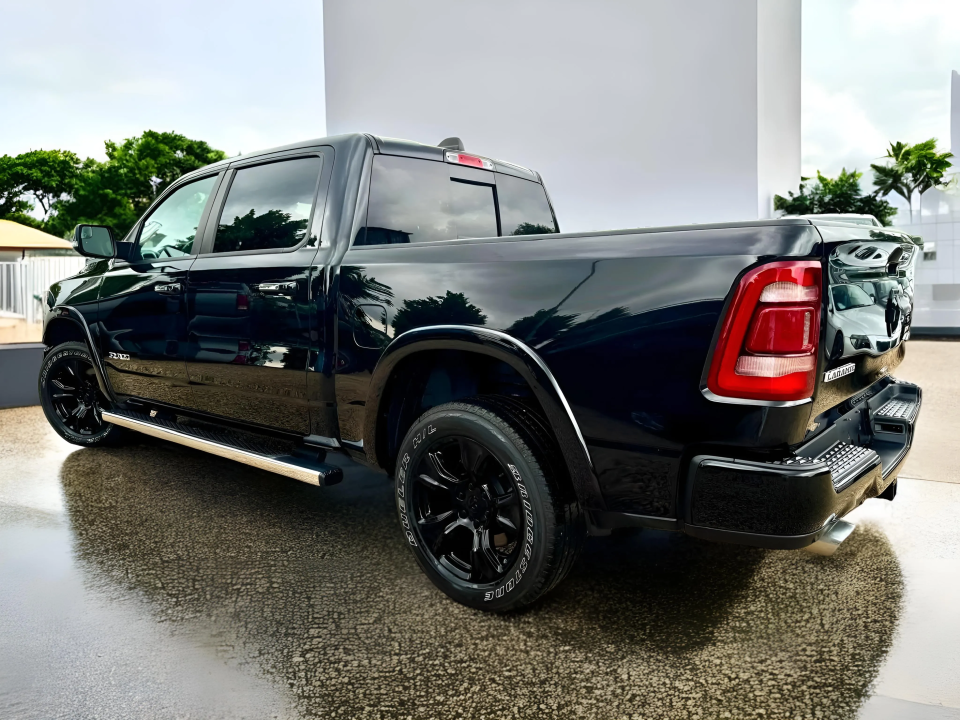 Dodge RAM 1500 Laramie 5.7 Crew Cab 4x4 (5)