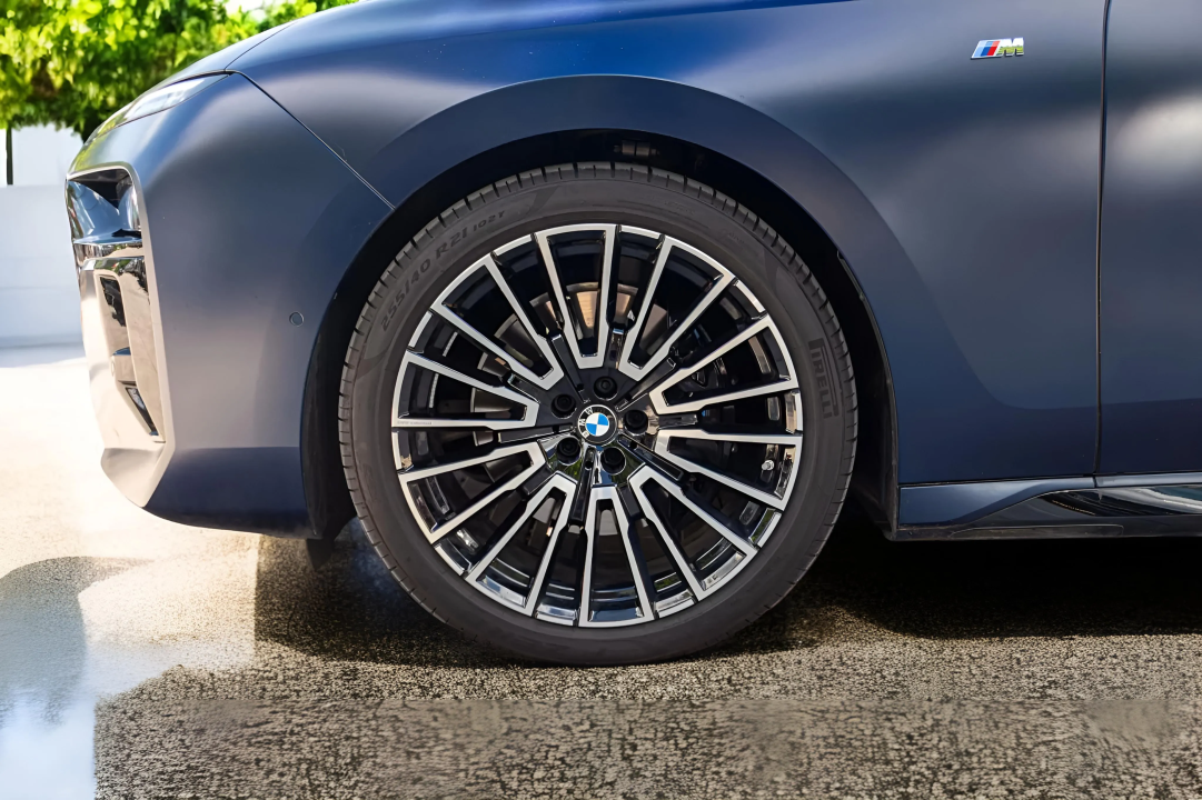 BMW Seria 7 740d M-SPORT - foto 24