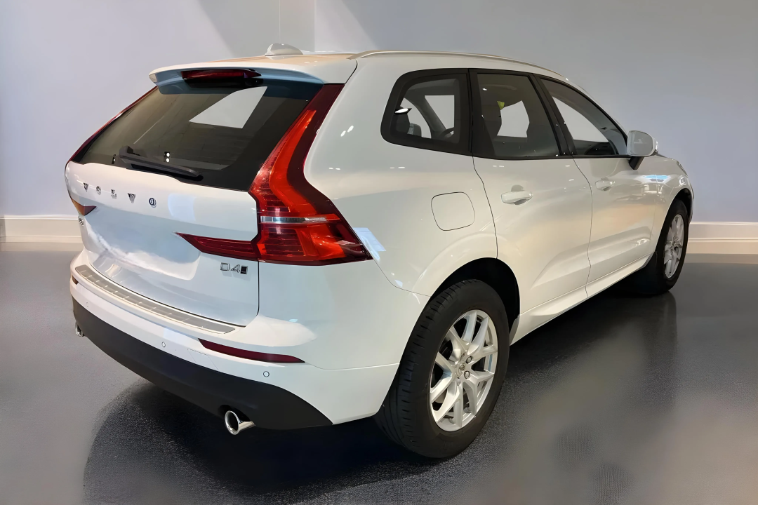 Volvo XC 60 D4 AWD Momentum (2)