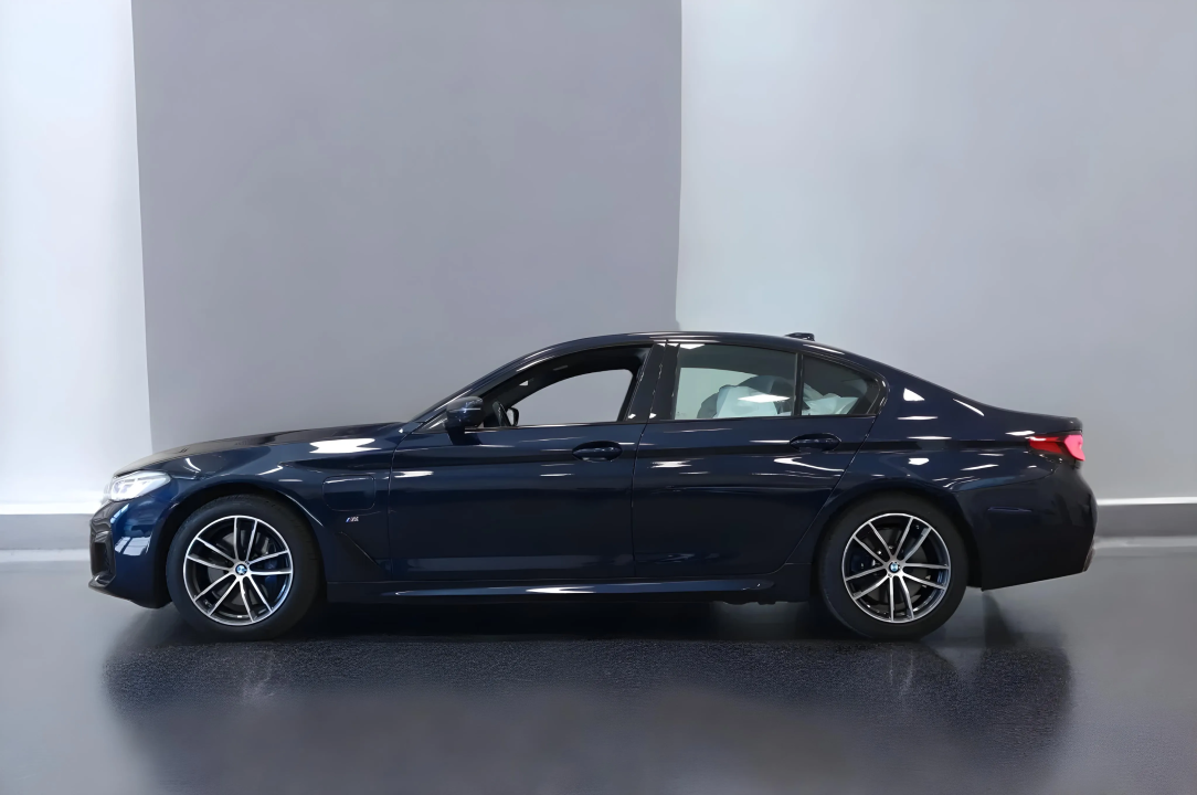 BMW Seria 5 530e xDrive Plug-in M Sport (5)