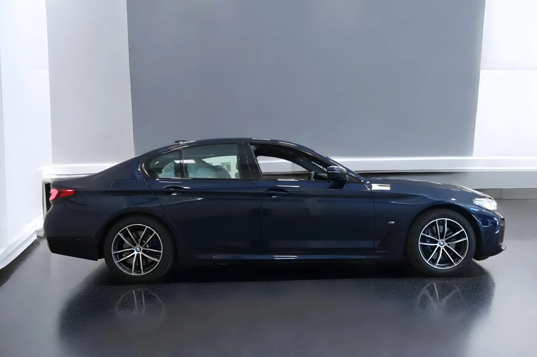 BMW Seria 5 530e xDrive Plug-in M Sport (2)