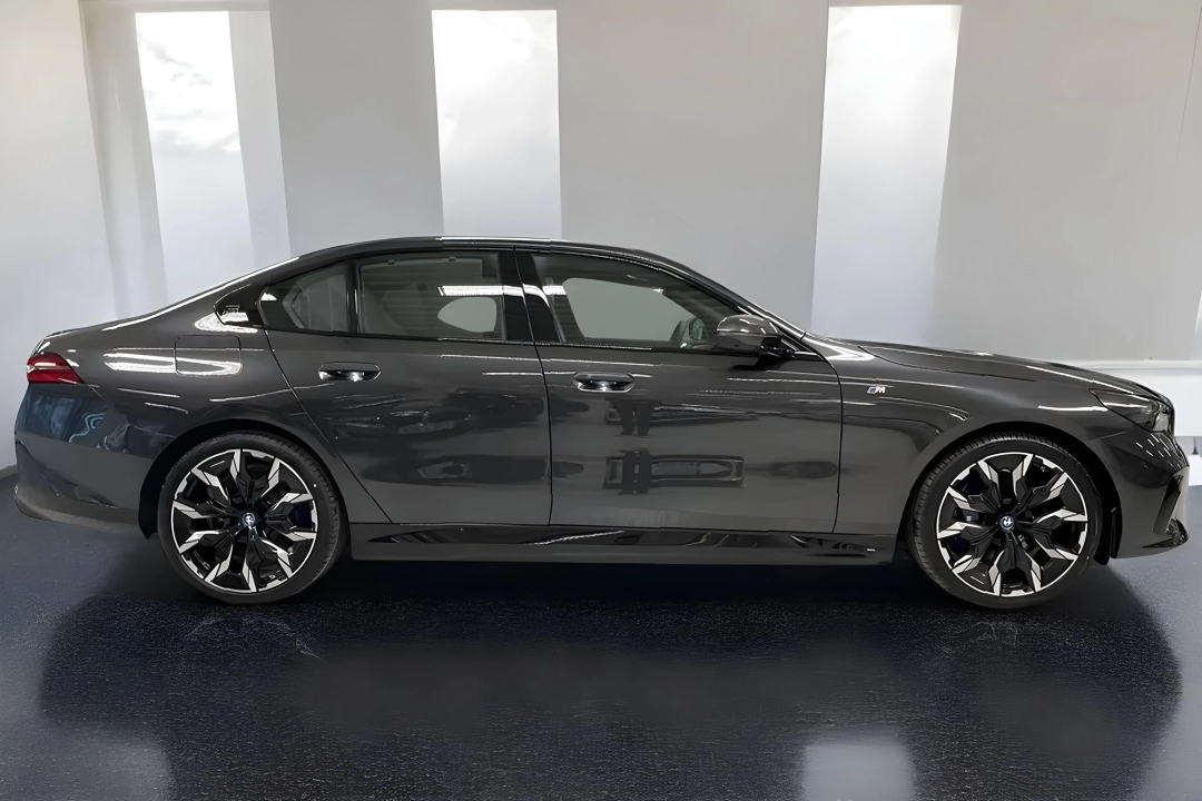 BMW Seria 5 550e xDrive M-Sport Pro (2)