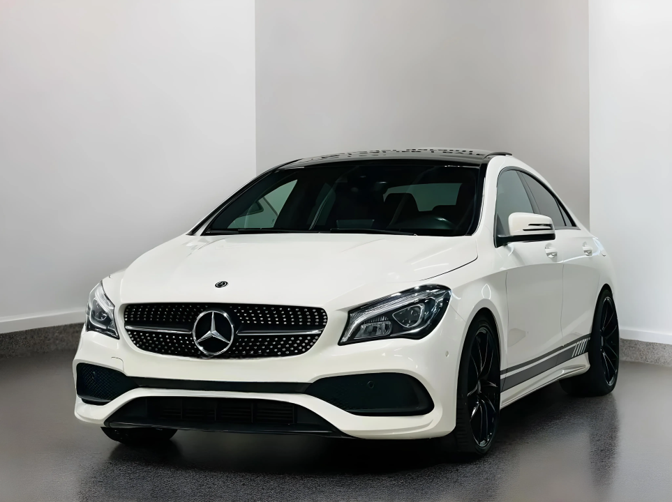 Mercedes-Benz CLA 200d 7G-DCT AMG Sport (4)