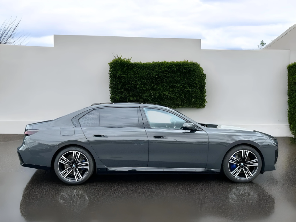 BMW Seria 7 750e xDrive M-Sport (2)