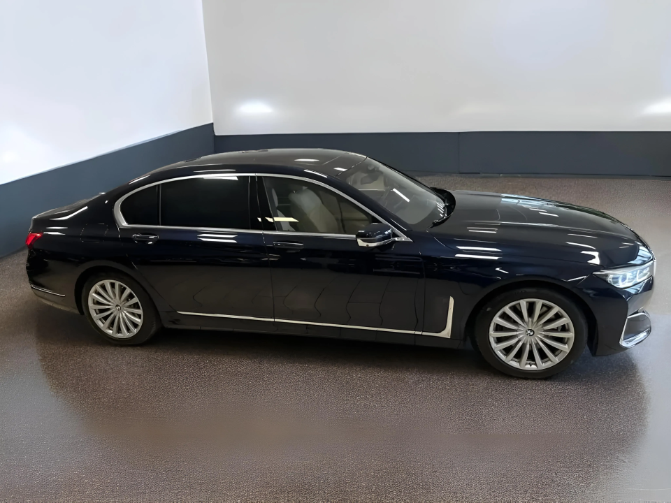 BMW Seria 7 745Le xDrive (2)