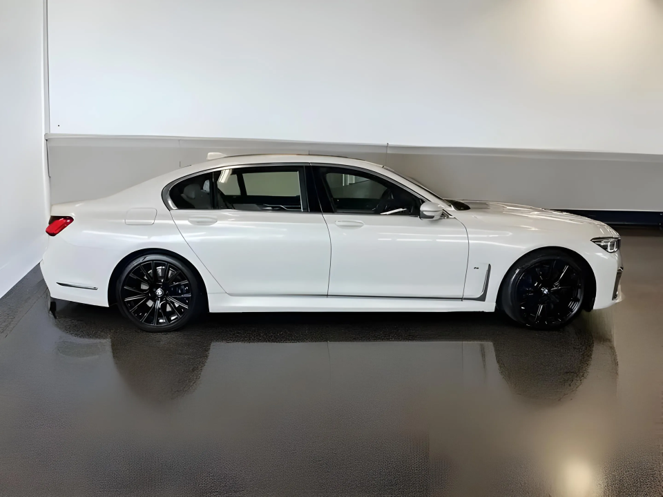 BMW Seria 7 745 Le xDrive M-Sport (2)