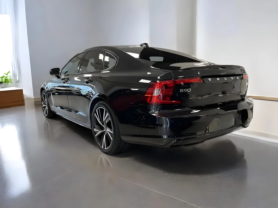 Volvo S90 Recharge T8 R-Design (3)