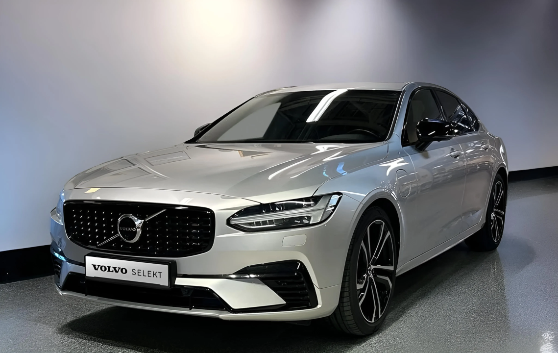 Volvo S90 T8 Recharge AWD R-Design (2)