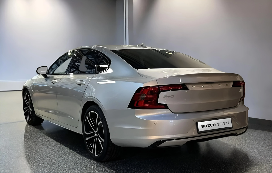 Volvo S90 T8 Recharge AWD R-Design (4)