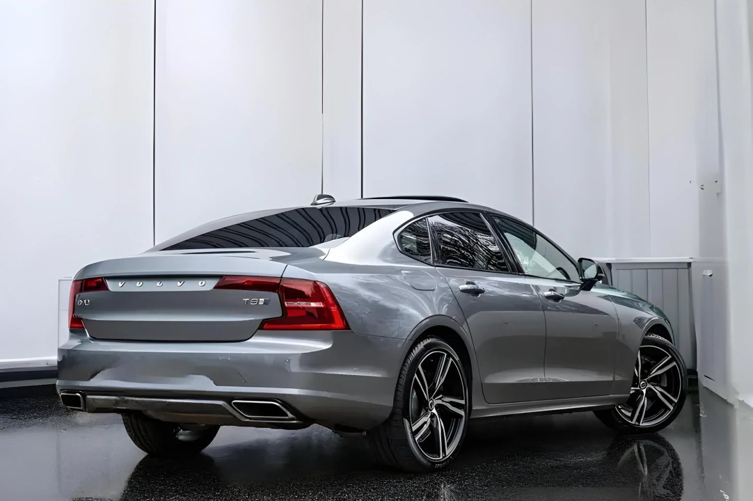 Volvo S90 2.0 T8 Recharge AWD R-Design (5)