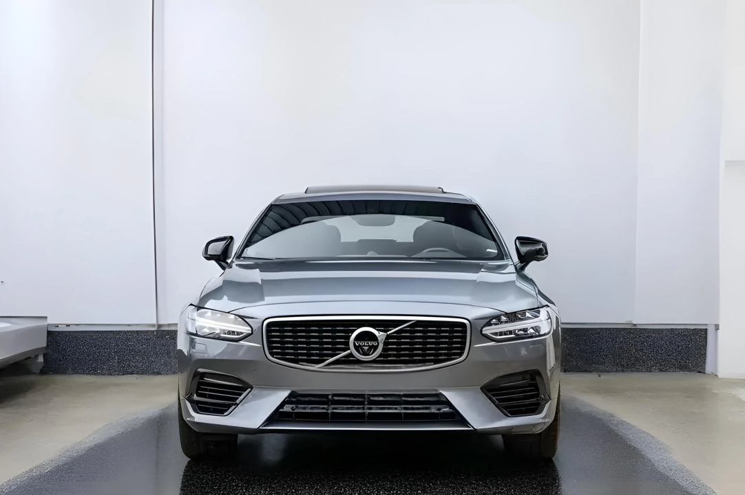 Volvo S90 2.0 T8 Recharge AWD R-Design (3)