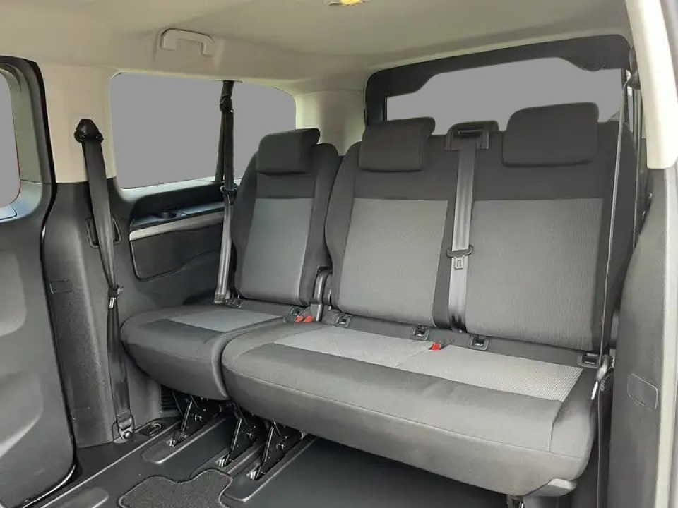 Toyota Proace Verso 2.0l Shuttle long 9 Locuri - foto 8