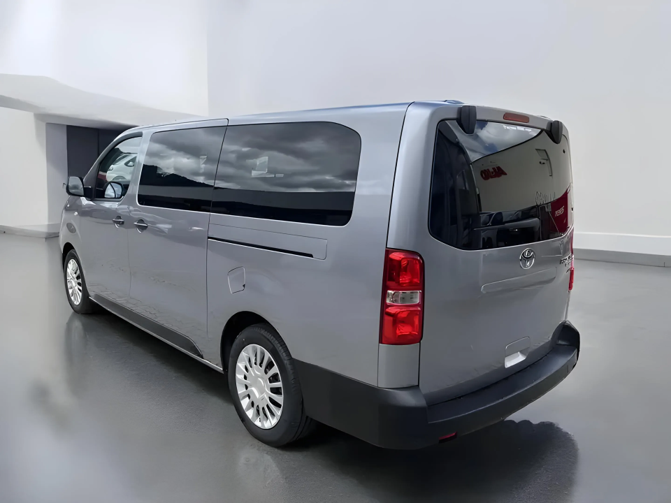 Toyota Proace Verso 2.0l Shuttle long 9 Locuri (3)