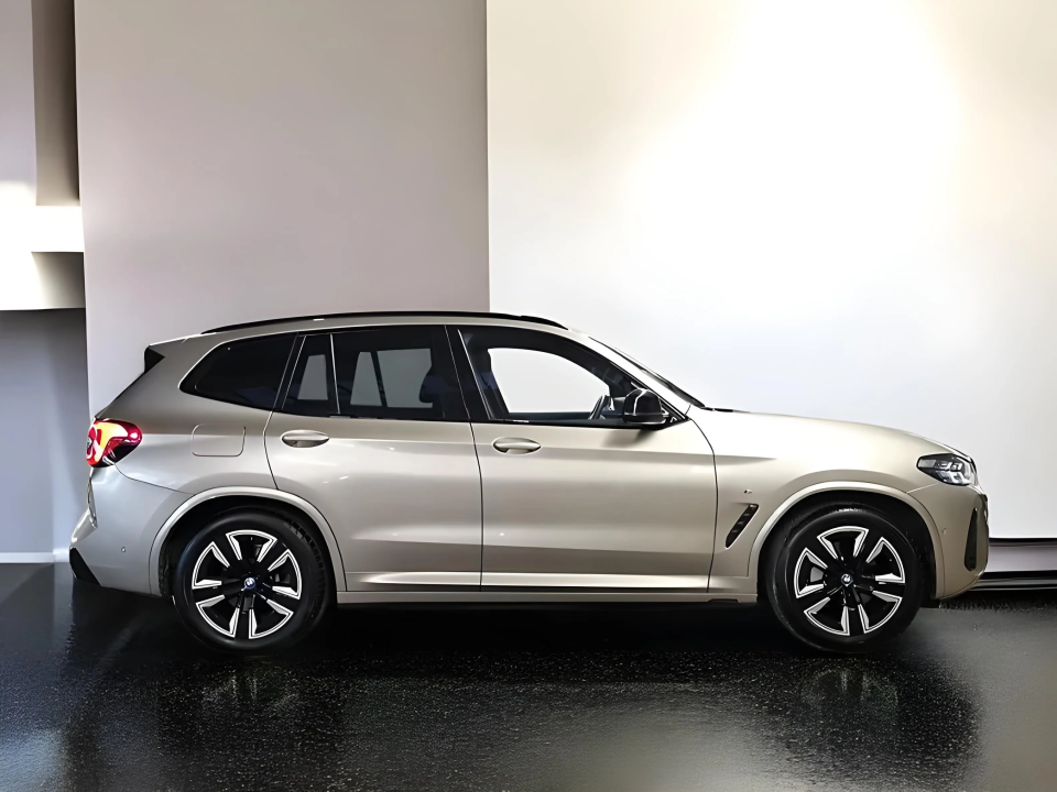 BMW iX3 M-Sport (2)