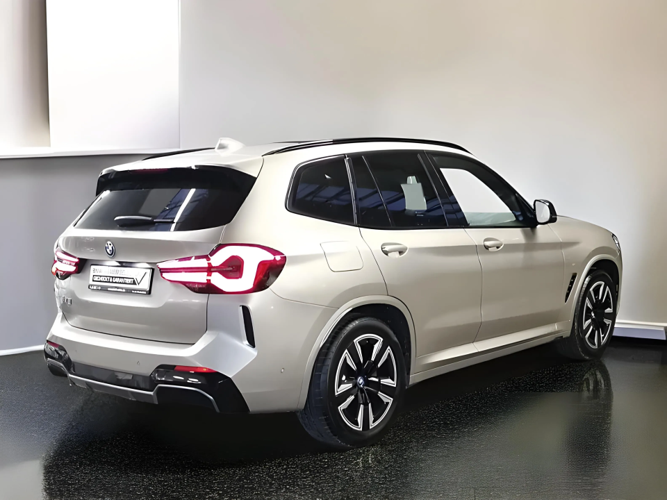 BMW iX3 M-Sport (3)