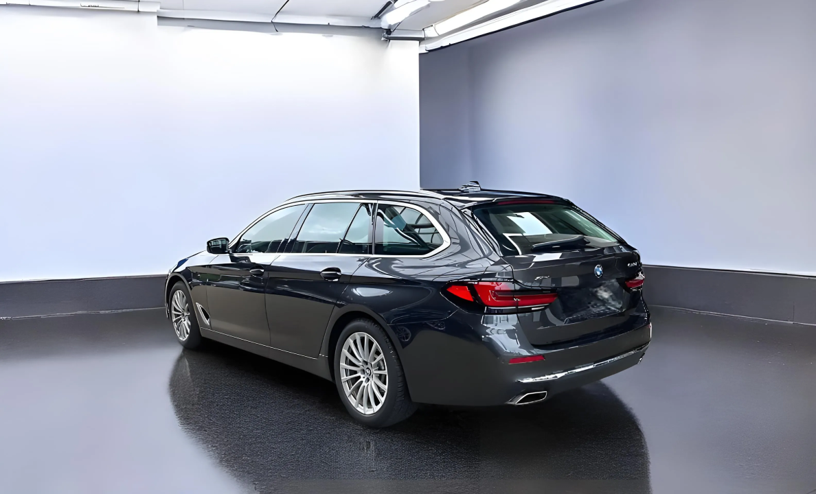 BMW Seria 5 530i xDrive Touring Luxury Line (2)