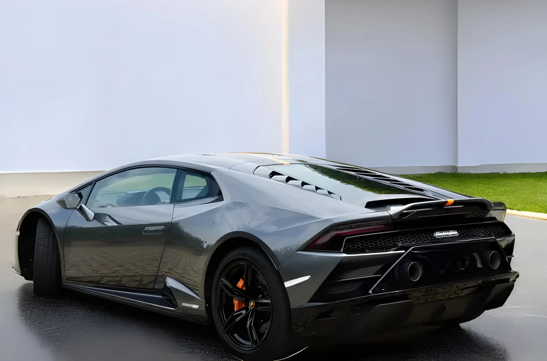 Lamborghini Huracan Coupe 5.2 Evo 610 CP (4)