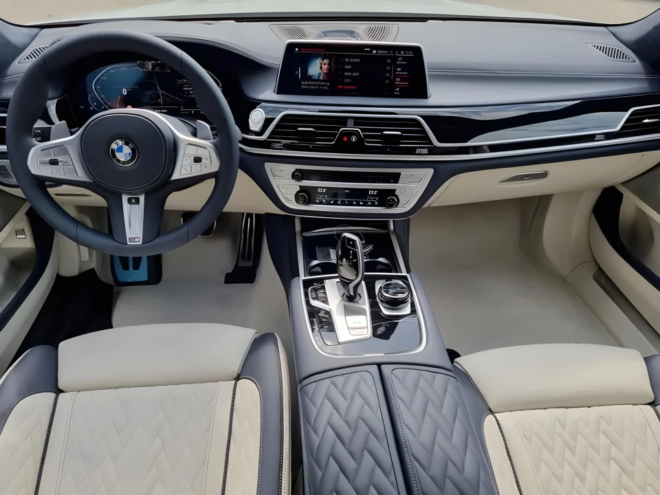 BMW Seria 7 750 i xDrive - foto 8