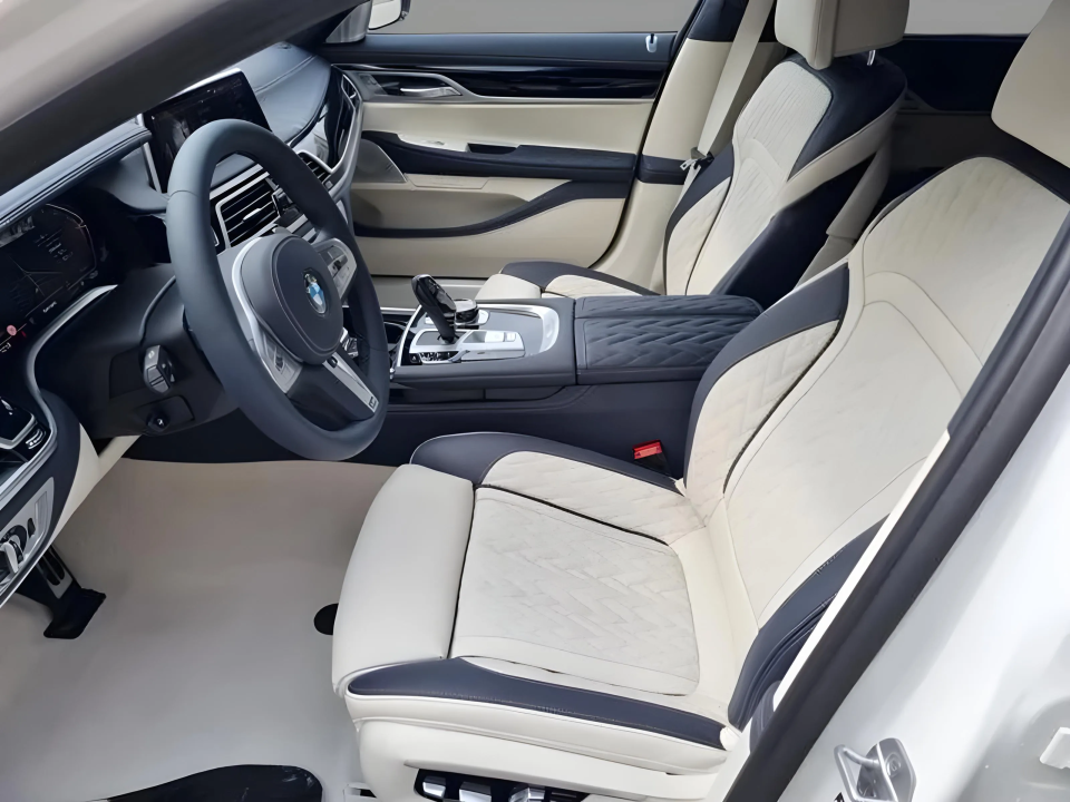 BMW Seria 7 750 i xDrive - foto 12