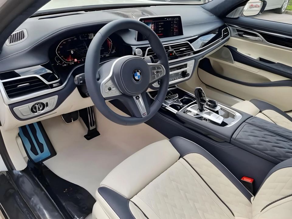 BMW Seria 7 750 i xDrive - foto 11