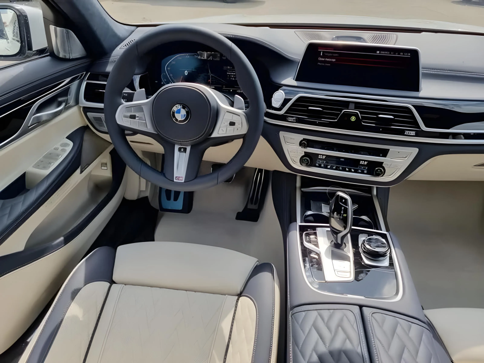 BMW Seria 7 750 i xDrive - foto 9