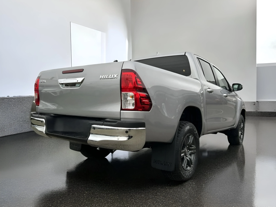 Toyota Hilux Double Cab COMFORT 4x4 (3)