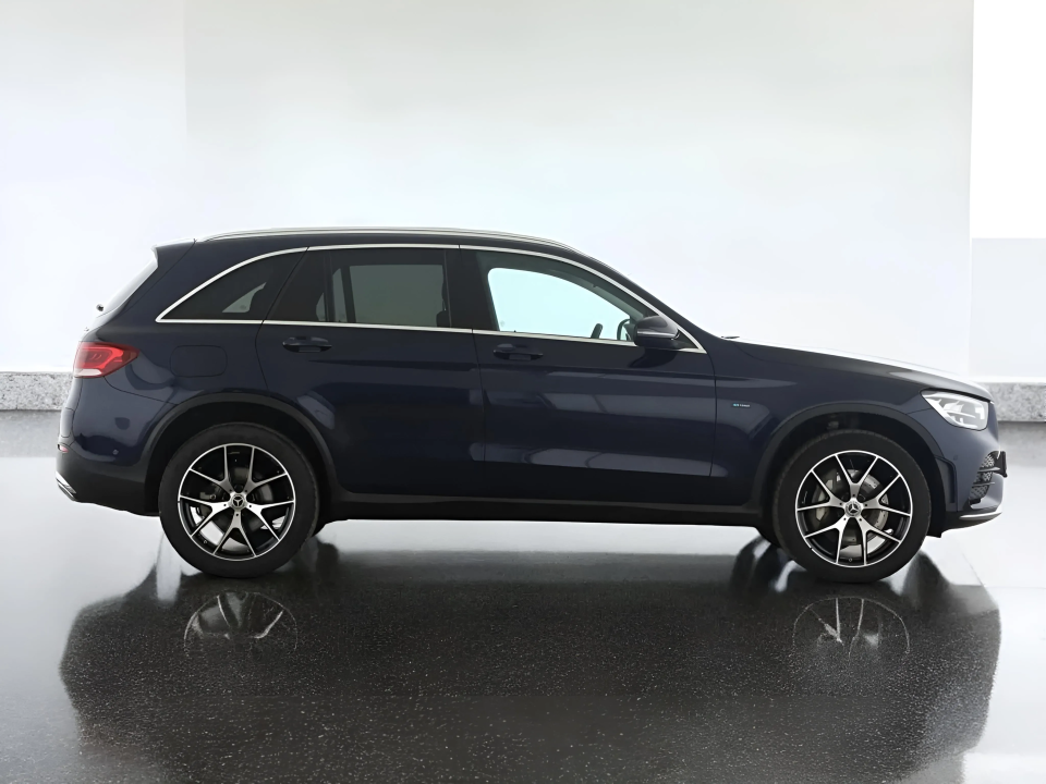 Mercedes-Benz GLC 300 e 4Matic AMG (2)