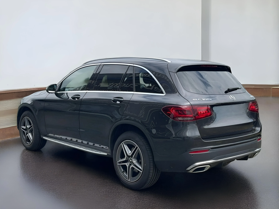 Mercedes-Benz GLC 300 e AMG (3)