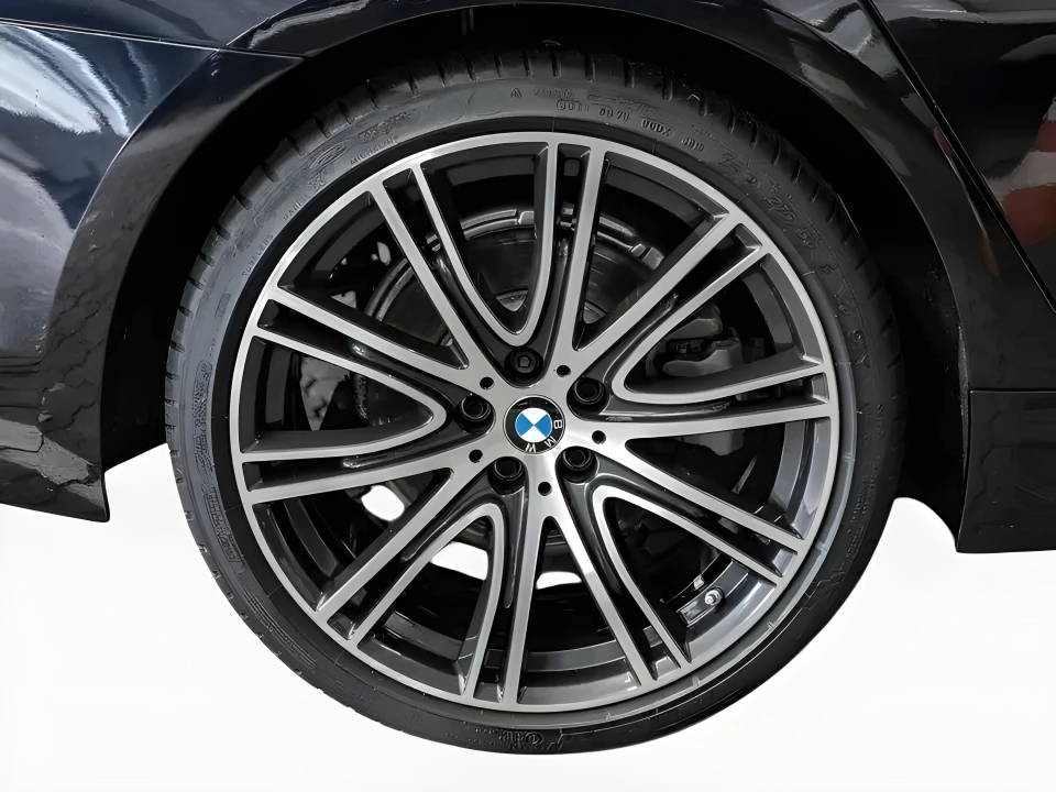 BMW Seria 5 520d xDrive M Sports - foto 18