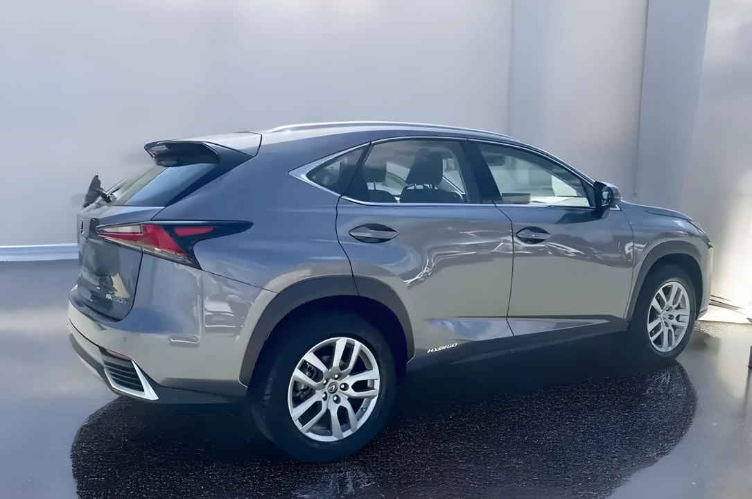 Lexus Seria NX 300h Hybrid 4WD Premium (2)