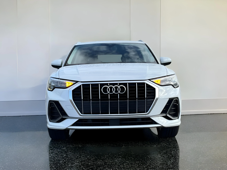 Audi Q3 S line 35 TDI S tronic (2)