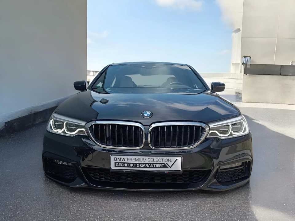 BMW Seria 5 520d xDrive M-Sport (2)