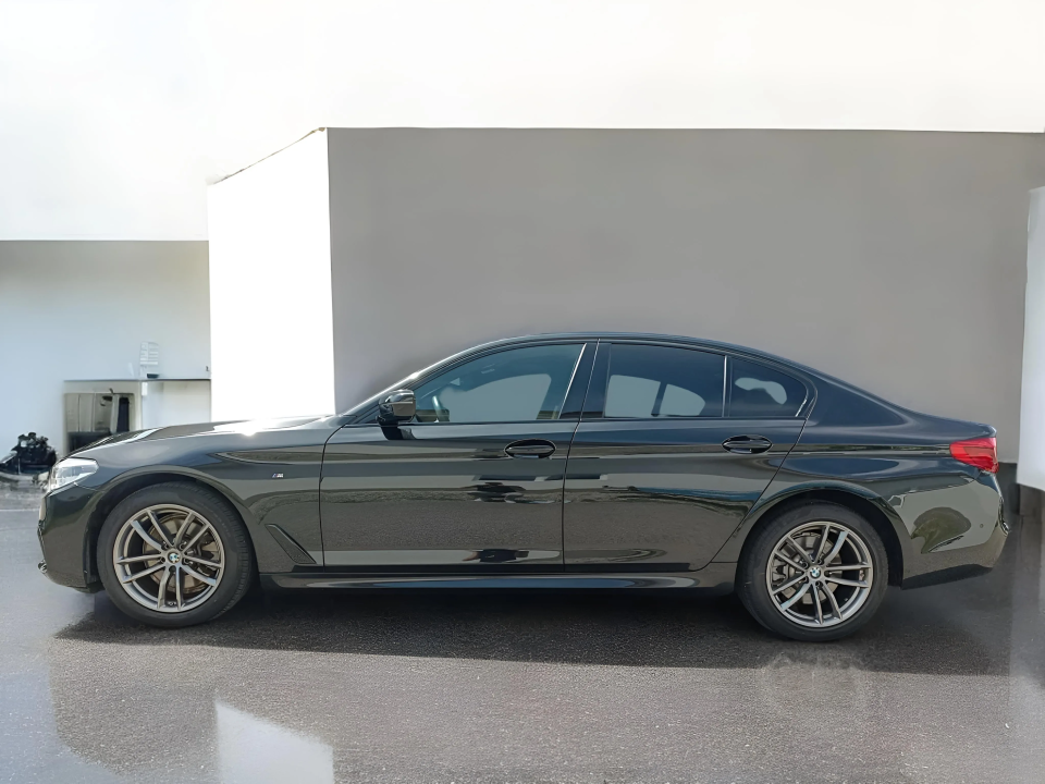 BMW Seria 5 520d xDrive M-Sport (3)