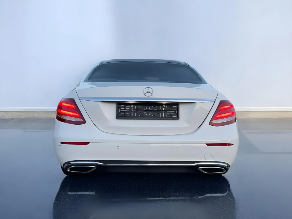 Mercedes-Benz E 220d 9G-Tronic AMG Line (4)