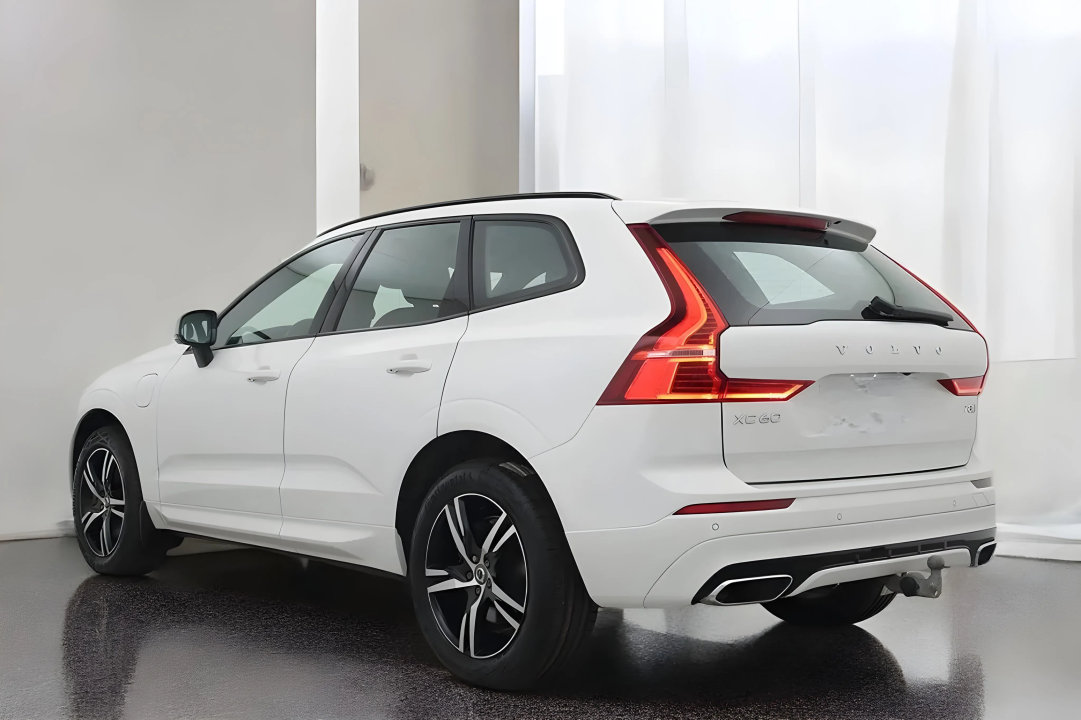 Volvo XC 60 T8 Recharge R-Design (3)