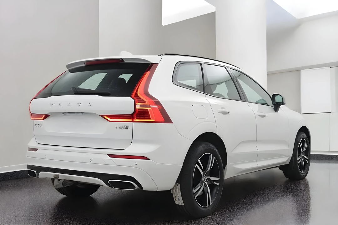 Volvo XC 60 T8 Recharge R-Design (2)