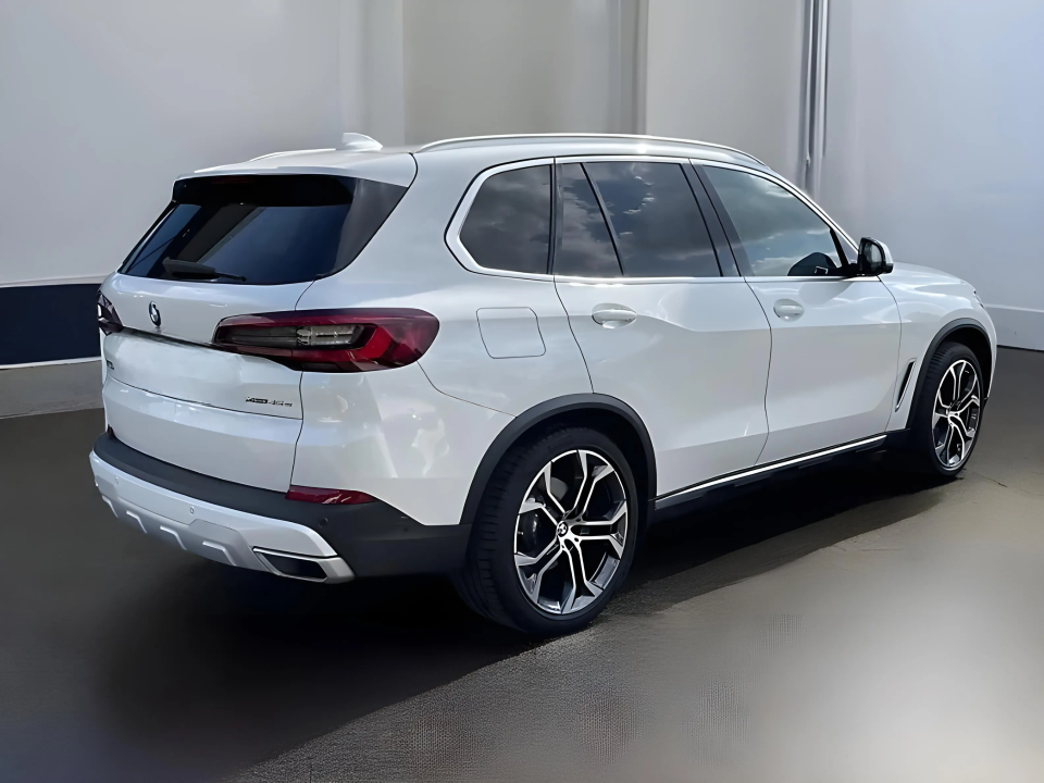 BMW X5 xDrive45e (2)