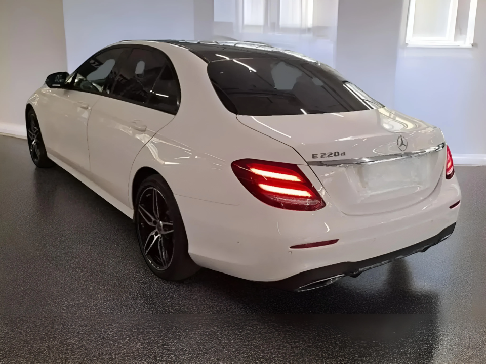 Mercedes-Benz E 220d AMG Line (3)