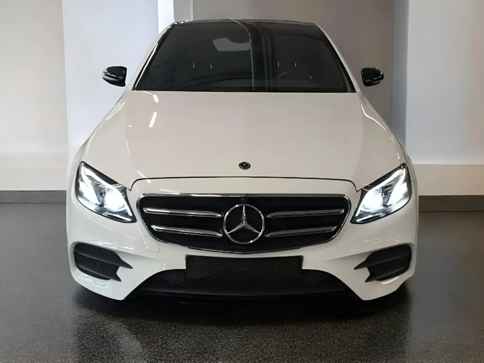 Mercedes-Benz E 220d AMG Line - foto 7