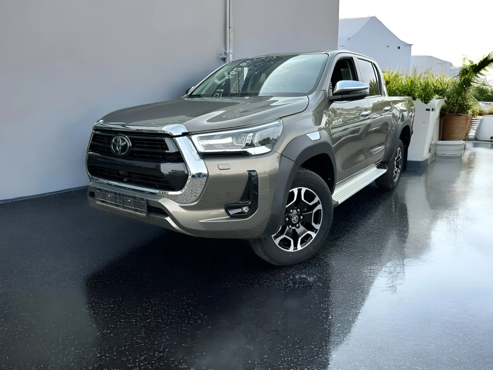 Toyota Hilux 2.8D-I-4D Executive - foto 6