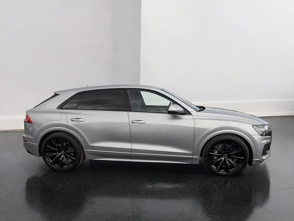 Audi Q8 55 TFSIe quattro tiptronic S-Line (3)