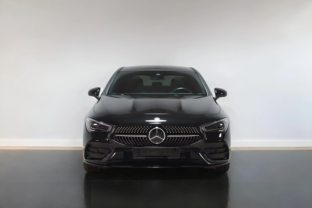 Mercedes-Benz CLA Coupe 200 7G-DCT AMG Line (2)