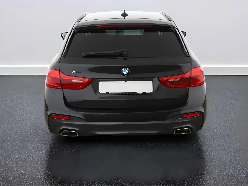 BMW Seria 5 520d xDrive Touring M-Sport (4)