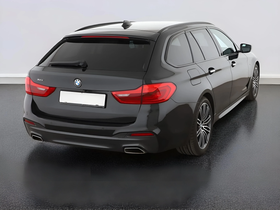 BMW Seria 5 520d xDrive Touring M-Sport (3)